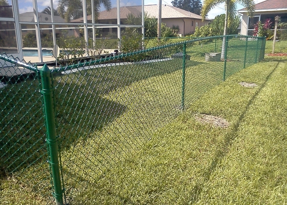 Galvanized Iron 8 Foot Tall Chain Link Fence , 3mm Cyclone Mesh Gates Rust Resistant